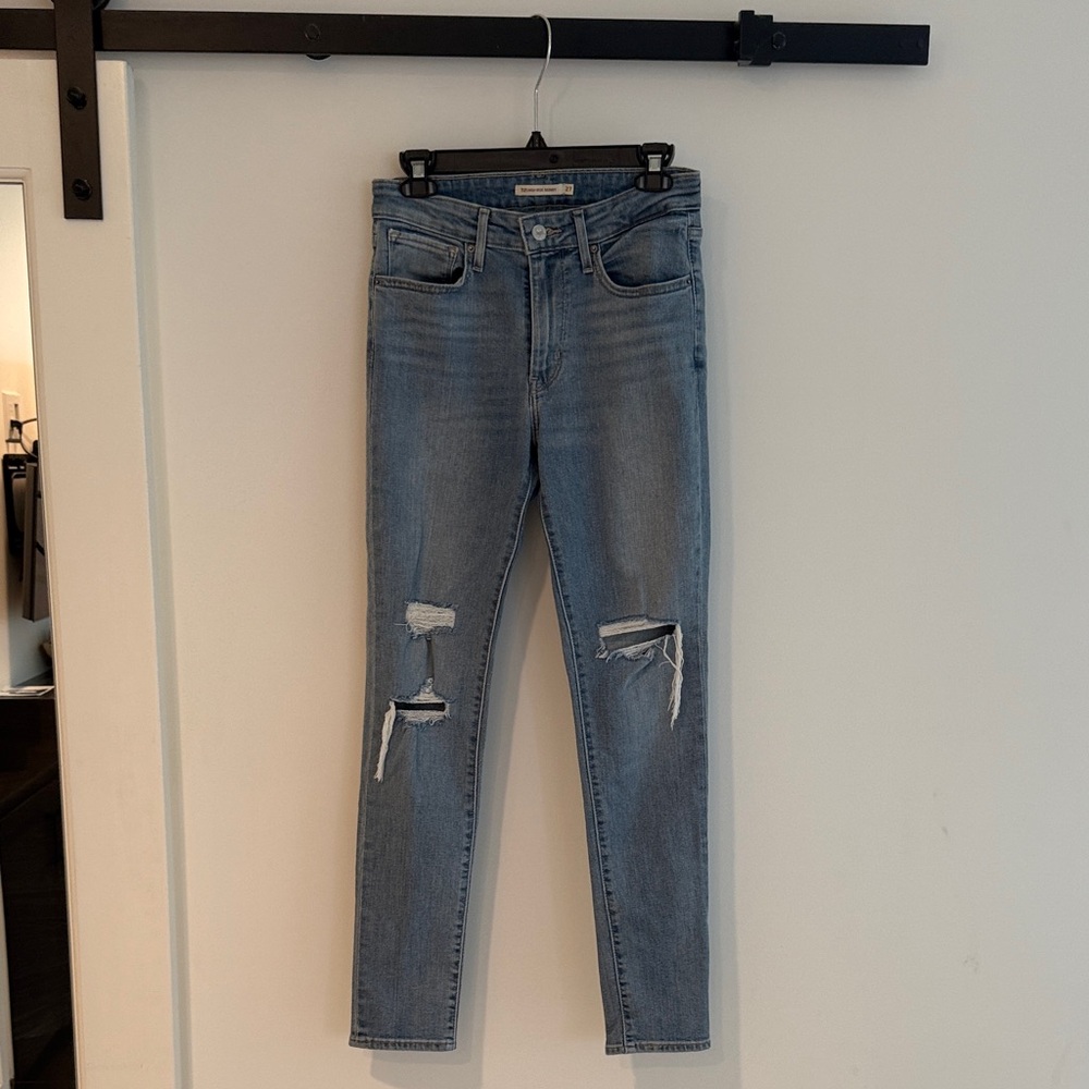 Levi's Blue Ripped Women's Ankle Jeans
